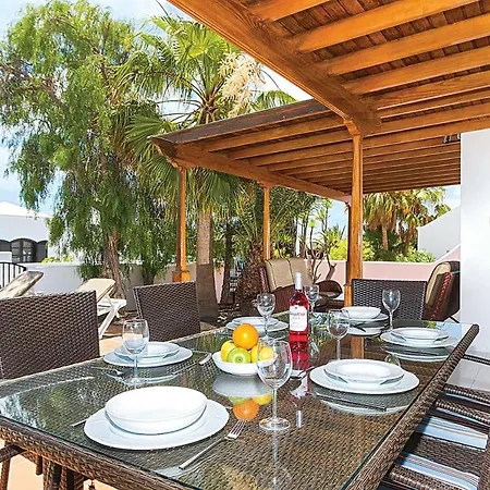 Villa Puerto Del Carmen Sleeps 6 Wifi T707636 Puerto del Carmen (Lanzarote)