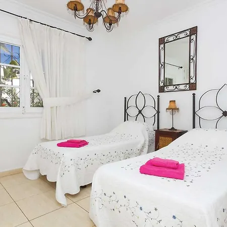 Vila Puerto Del Carmen Sleeps 6 Wifi T707636