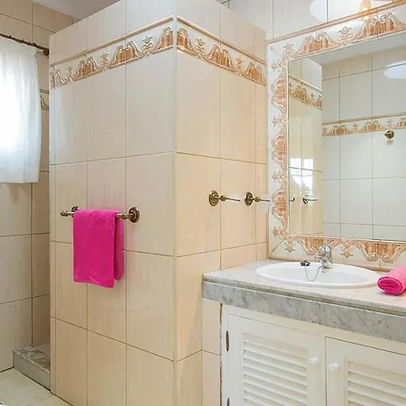 Puerto Del Carmen Sleeps 6 Wifi T707636 *